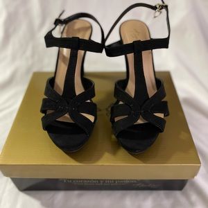 Thalia Sodi's Verrda Platform sandals. Size 8.5